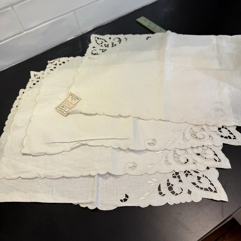 Vintage Irish‎ Linen & Lace Matching Placemats Lot of 4  Hand Embroidered